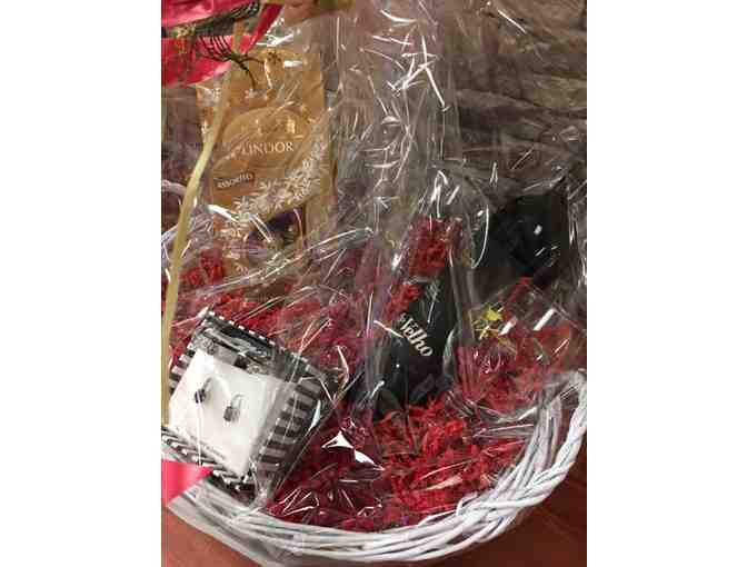 'A Few of a Girl's Favorite Things' Gift Basket