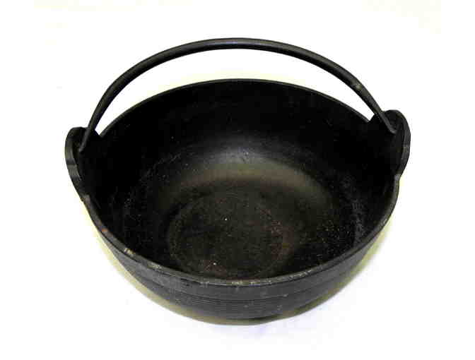8-Inch Japanese Cast-Iron Nabe Pot with Wooden Lid