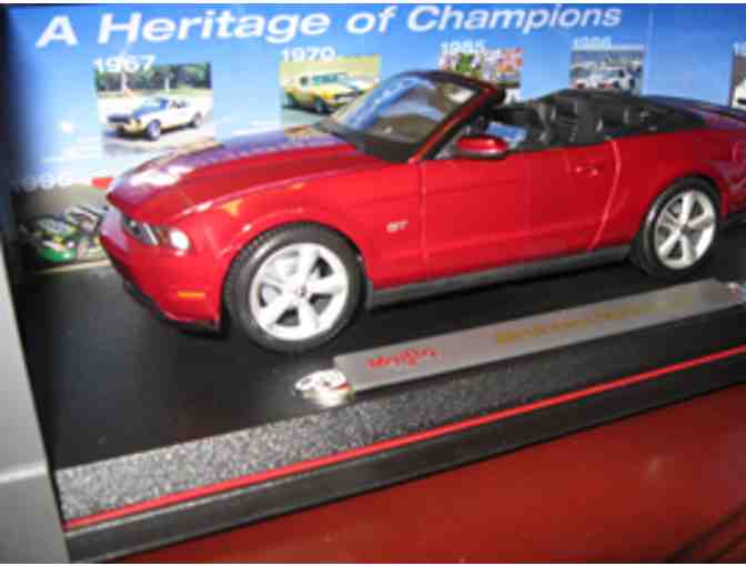 2010 Ford Mustang GT Convertible DieCast 1:18