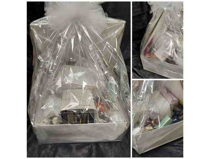 Dillard's Cosmetic & Fragrance Gift Basket