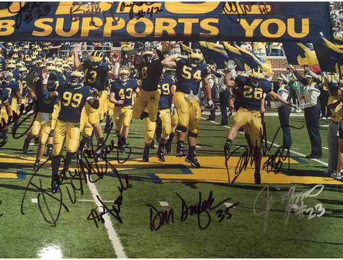 'Bo's Boys' photograph autographed by Butch Woolfolk, Ron Simpkins and 11 other M players