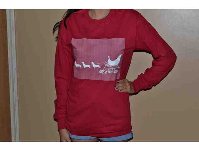 FUN RED BERRY T SHIRT WITH HAPPY HOLIDAY DACHSHUNDS--MED - Photo 1