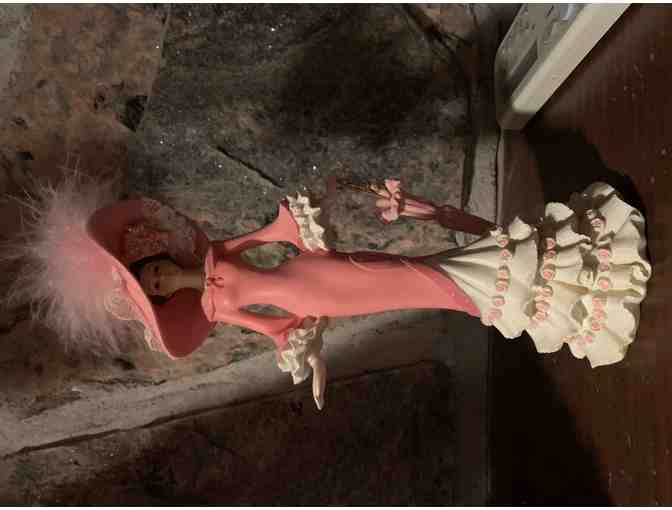 Three round stacking plates with cake server & Thomas Kindle figurine