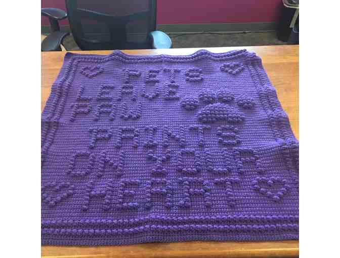 Crocheted Blanket "Pets leave pawprints on your heart" - Photo 1
