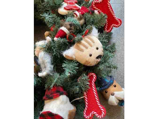 Dog and Cat Themed Holiday Wreath by Seasonal Decorating!