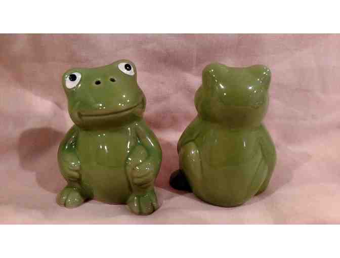 Salt & Pepper Shakers - Pair of Frogs on Lily Pad / Dish