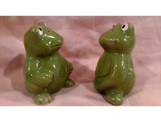 Salt & Pepper Shakers - Pair of Frogs on Lily Pad / Dish
