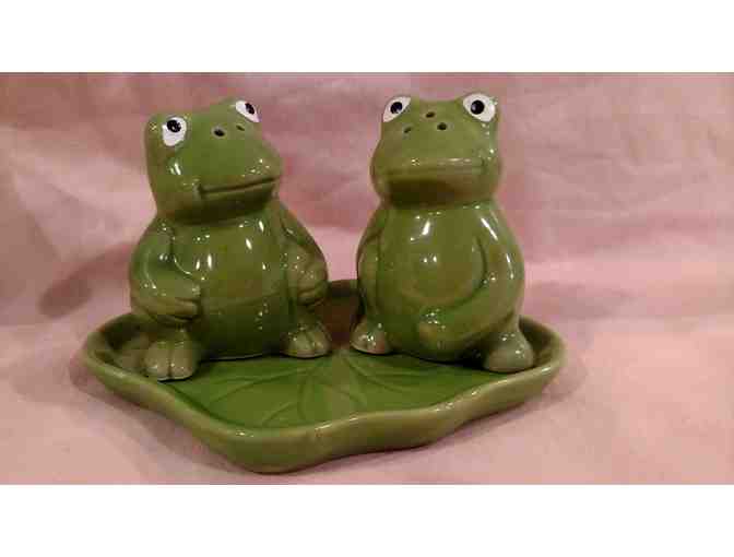 Salt & Pepper Shakers - Pair of Frogs on Lily Pad / Dish