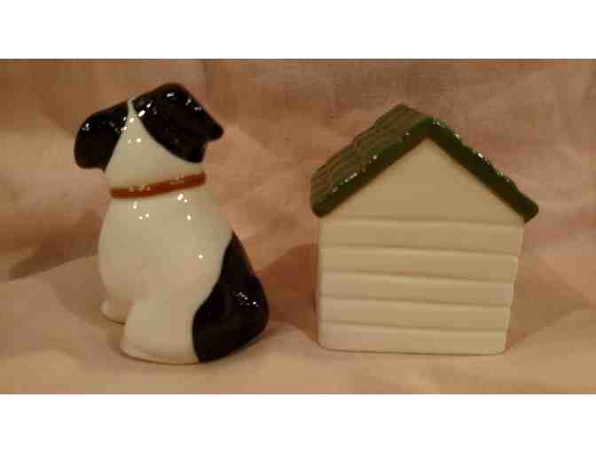 Salt & Pepper Shaker Set - Dog 'Fido' and Doghouse