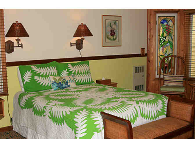 Overnight Stay & Breakfast for 2 at Kilauea Lodge