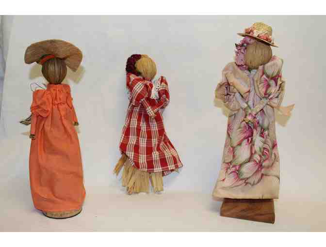 Three Hawaiian dolls made from raffia