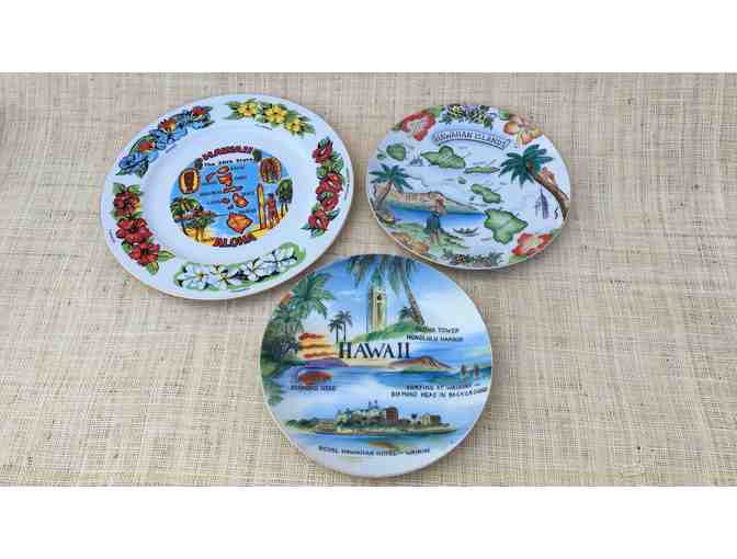 3 decorative Vintage plates