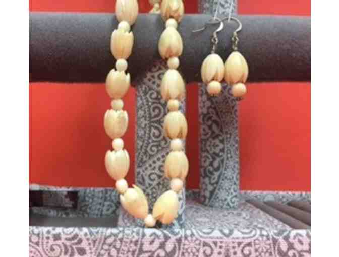 Ivory Necklace & Earrings Set