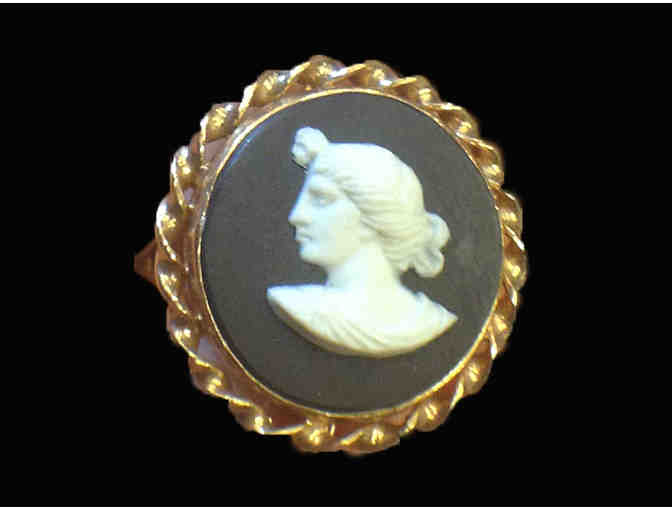 Wedgewood Cameo Ring set in 9K Yellow Gold , with British Hallmarks - Photo 1