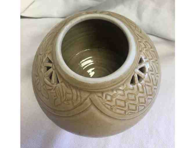 Sandgloss pottery pot/vase by Janice Strawder