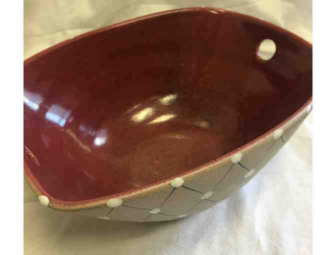 Italian pottery bowl, numbered 95/383 hand painted