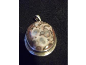 Agate Pendant in Set in Sterling Silver