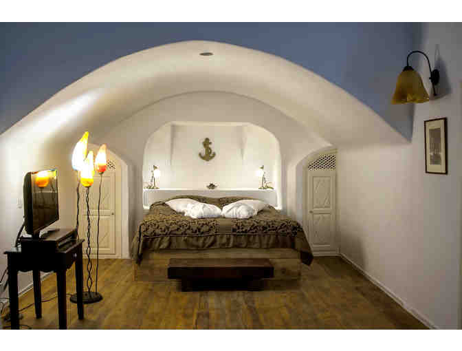 FANARI VILLAS -OIA- SANTORINI, CYCLADES ISLANDS, GREECE