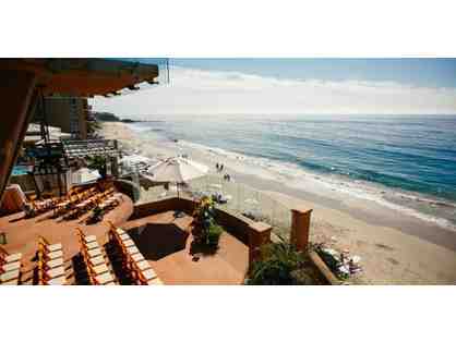 Surf & Sand 1 Night Stay and Dining for 2 at Splashes!