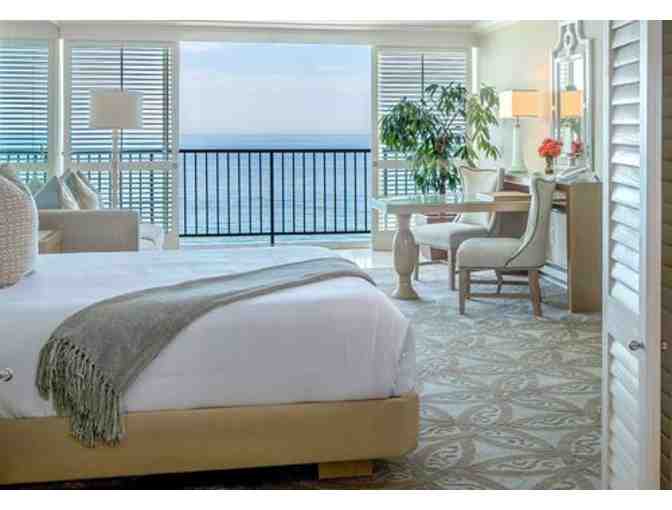 Surf & Sand 1 Night Stay and Dining for 2 at Splashes!