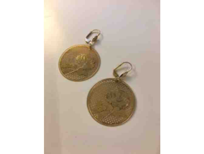 14K yellow gold-plated rose-decorated and mesh pierced earrings (P) - Photo 1