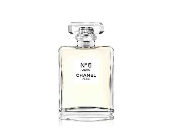 The Classic Reinvented: Chanel No 5 L'Eau Spray