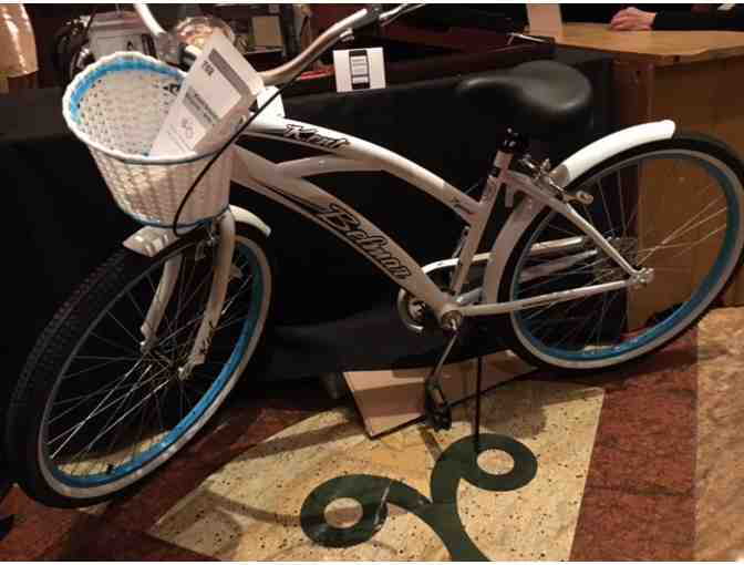 BRAND NEW - Kent White Comfort Cruiser Bicycle - with white and blue basket and trim