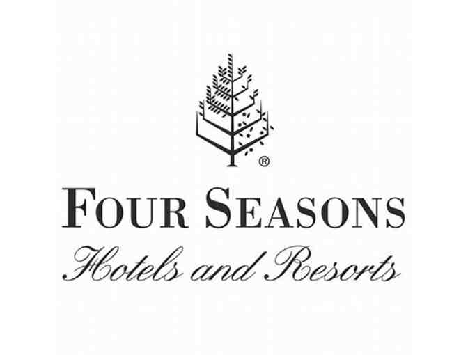 1 Night Villa Stay and Breakfast for 2 at The Four Seasons Dallas at Las Colinas