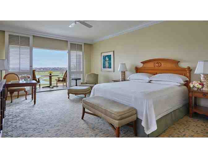 1 Night Villa Stay and Breakfast for 2 at The Four Seasons Dallas at Las Colinas
