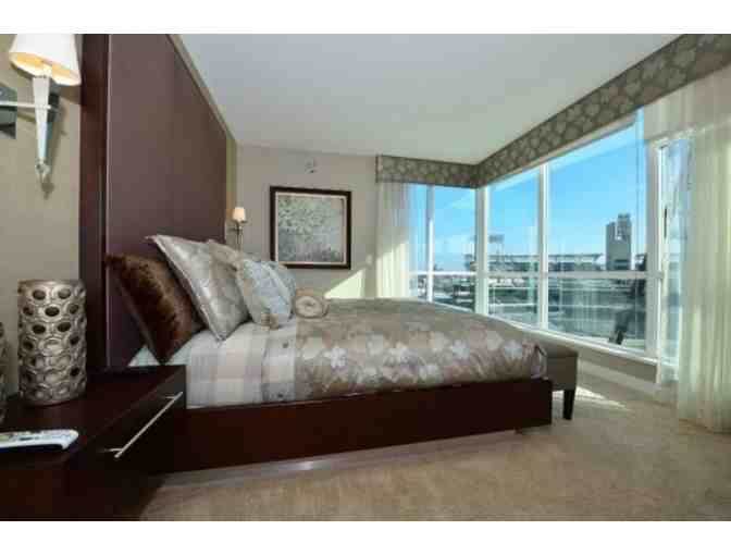 3 Night Stay in a gorgeous San Diego Condo Overlooking PETCO PARK