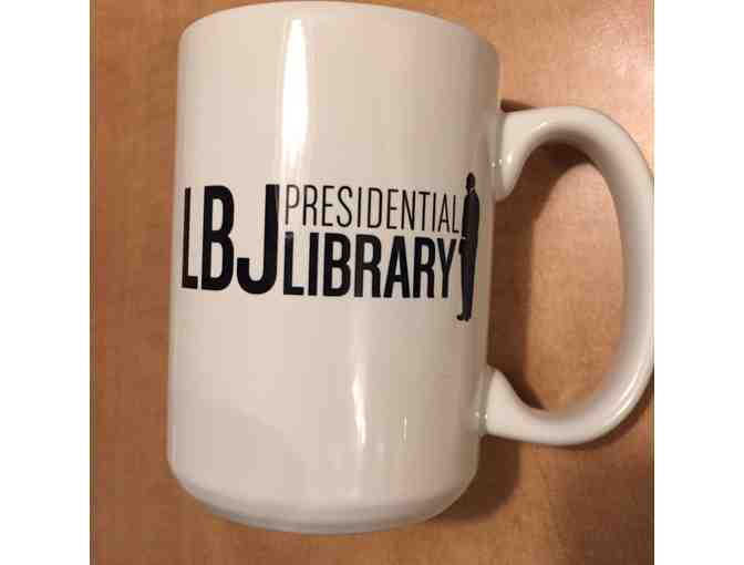 4 Tickets to the LBJ Presidential Library , book : Quotations of LBJ, Mug and T-shirt - Photo 4