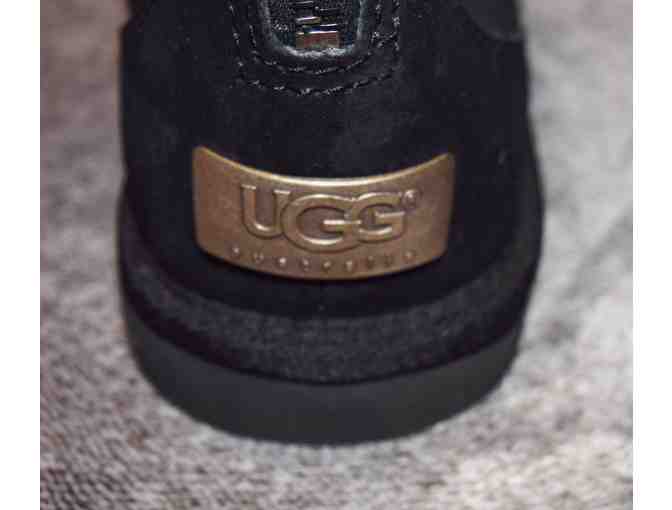 Black Back Zipper Uggs size 7