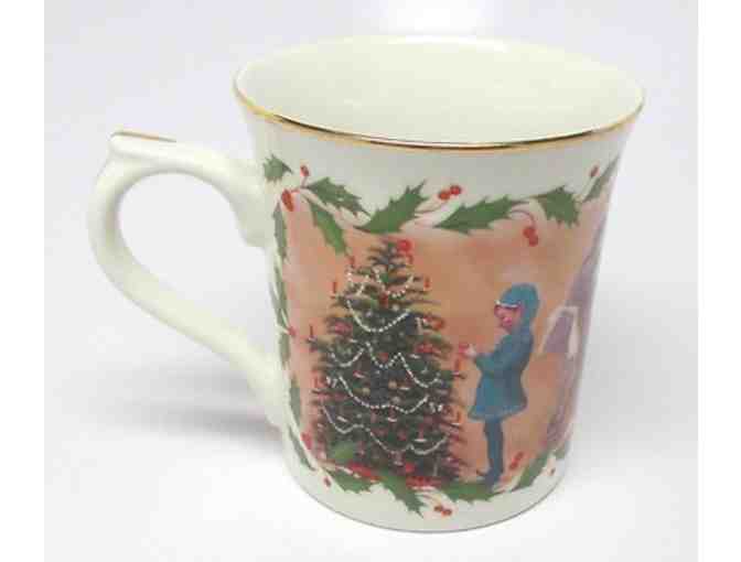 Lenox - Santa's Holiday Journey - Santa's Toyshop - Christmas / Holiday Mug