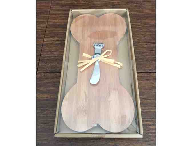 Wooden Cutting Board with Spreader