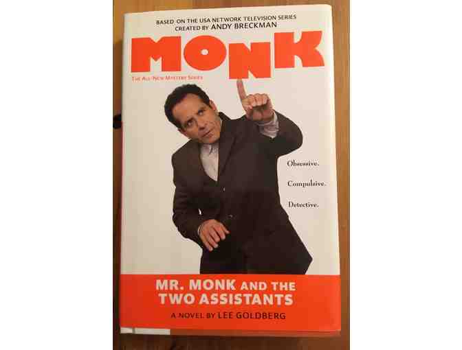 006. Book 'Mr. Monk and the Two Assistants' a novel by Lee Goldberg