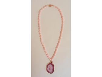 Pink freshwater pearls with pink agate slice and rose gold vermeil lobster clasp, 18'