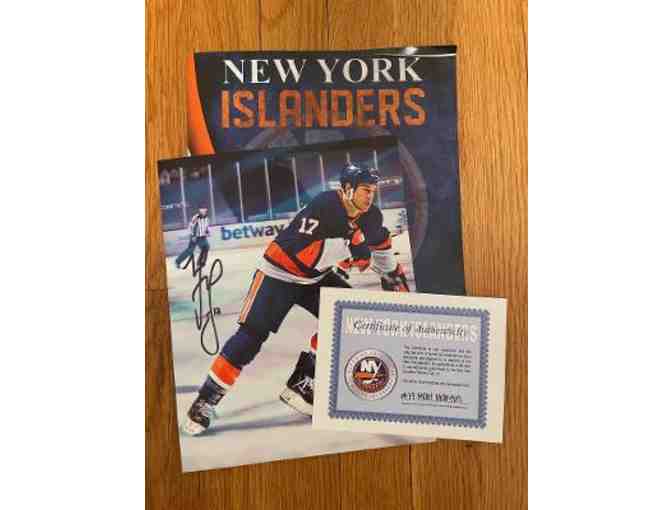 NY Islanders #17 Matt Martin Autographed Photo - Photo 1