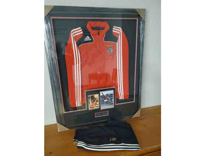 Framed Benfica Sweater Autographed by Former Player Eusebio da Silva Ferreira