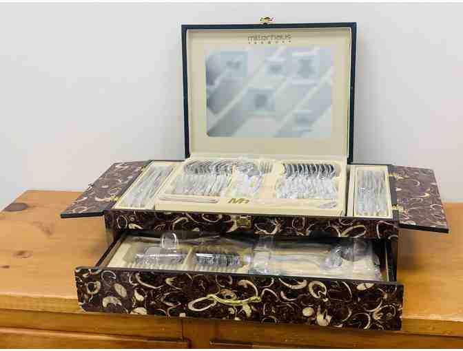 Deluxe Dinnerware Set and Display Case (LOT 2, BROWN MARBLE)