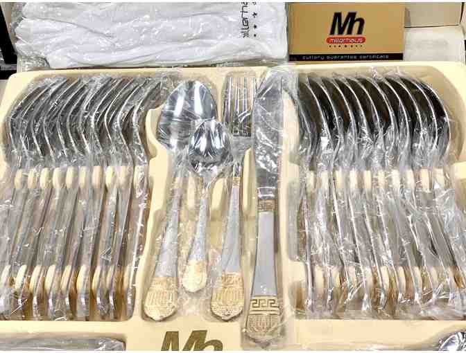 Deluxe Dinnerware Set and Display Case (LOT 2, BROWN MARBLE)
