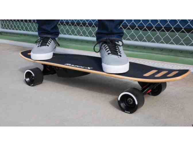 RAZOR X DLX ELECTRIC SKATEBOARD AND RAZOR YOUTH BLACK HELMET