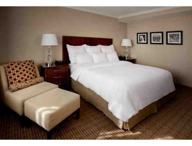 Downtown Marriott Weekend Stay & Gray Line CitySightseeing Passes!