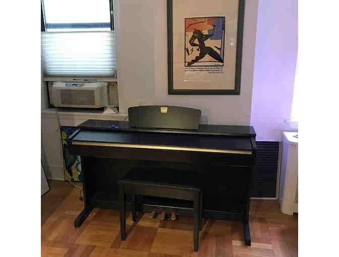 Yamaha Clavinova CLP-320 digital piano (in good, used condition) - Photo 2