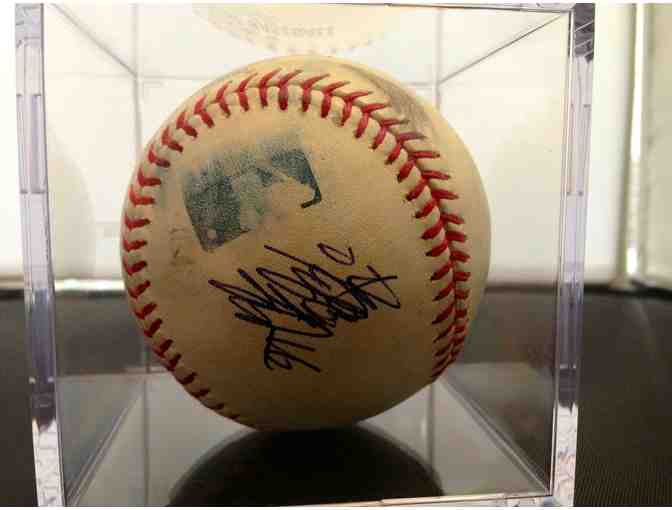 Wei Yin Chen Autographed Baseball (in Chinese)