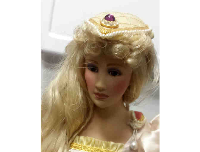 It's a Small World of Dolls