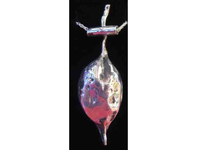 Pearl-in-a-Pod Pendant (Sterling, pearl, 1.5' pod, 17' chain), Ron Pickard