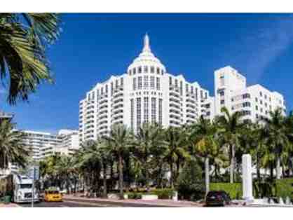 Loews Miami Beach Hotel/Art Deco Walking Tour/Seaquarium Dolphin Encounter