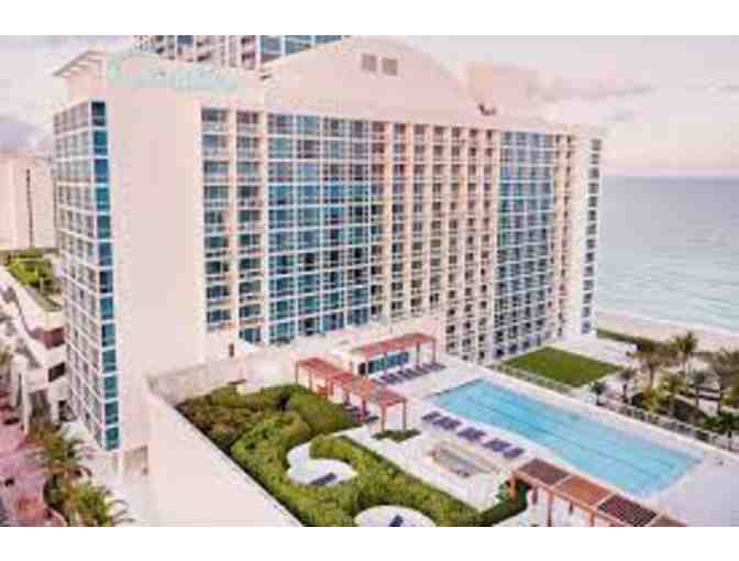 Carillon Miami Beach Wellness Resort - Photo 1
