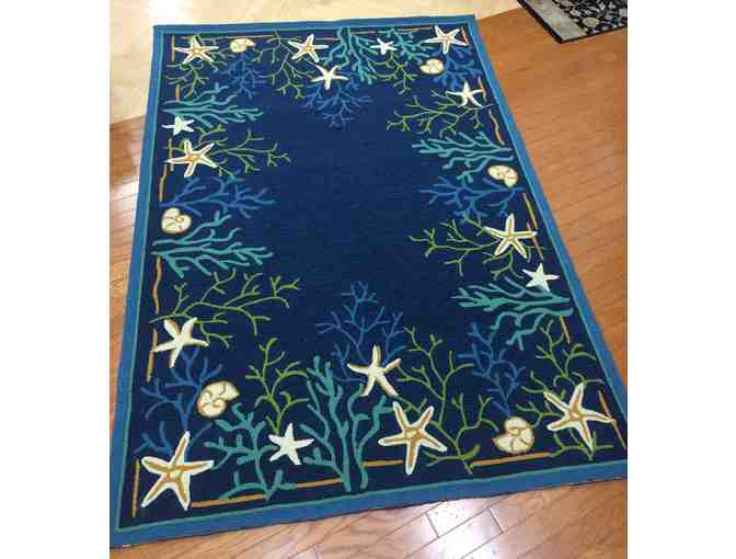 Hand-hooked Area Rug