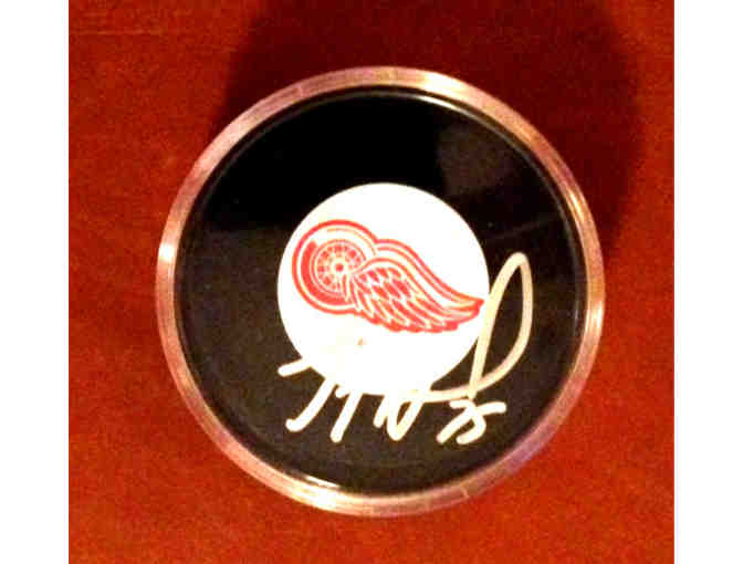 Jimmy Howard Signed Red Wings Hockey Puck